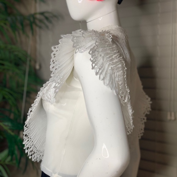 Spanish White Puff Top Size Medium - Picture 7 of 11